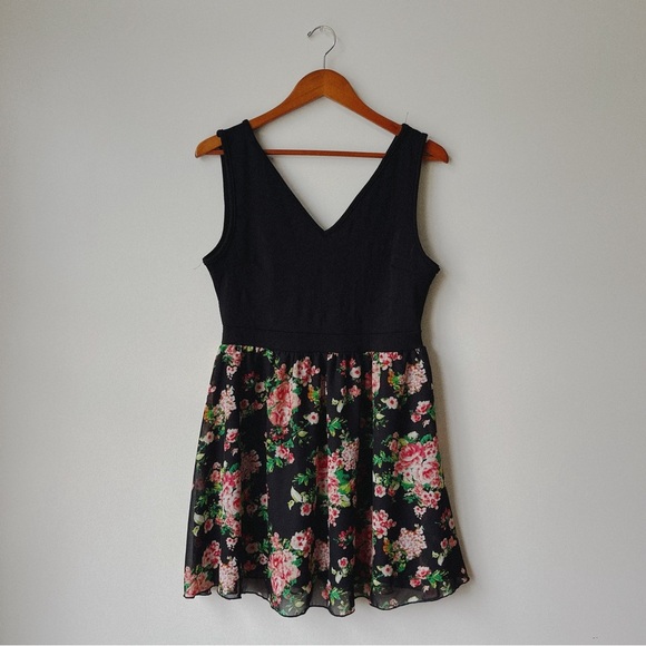 Vibe Sportswear Women's XL Black Floral Sleeveless A-Line Dress - Picture 2 of 5